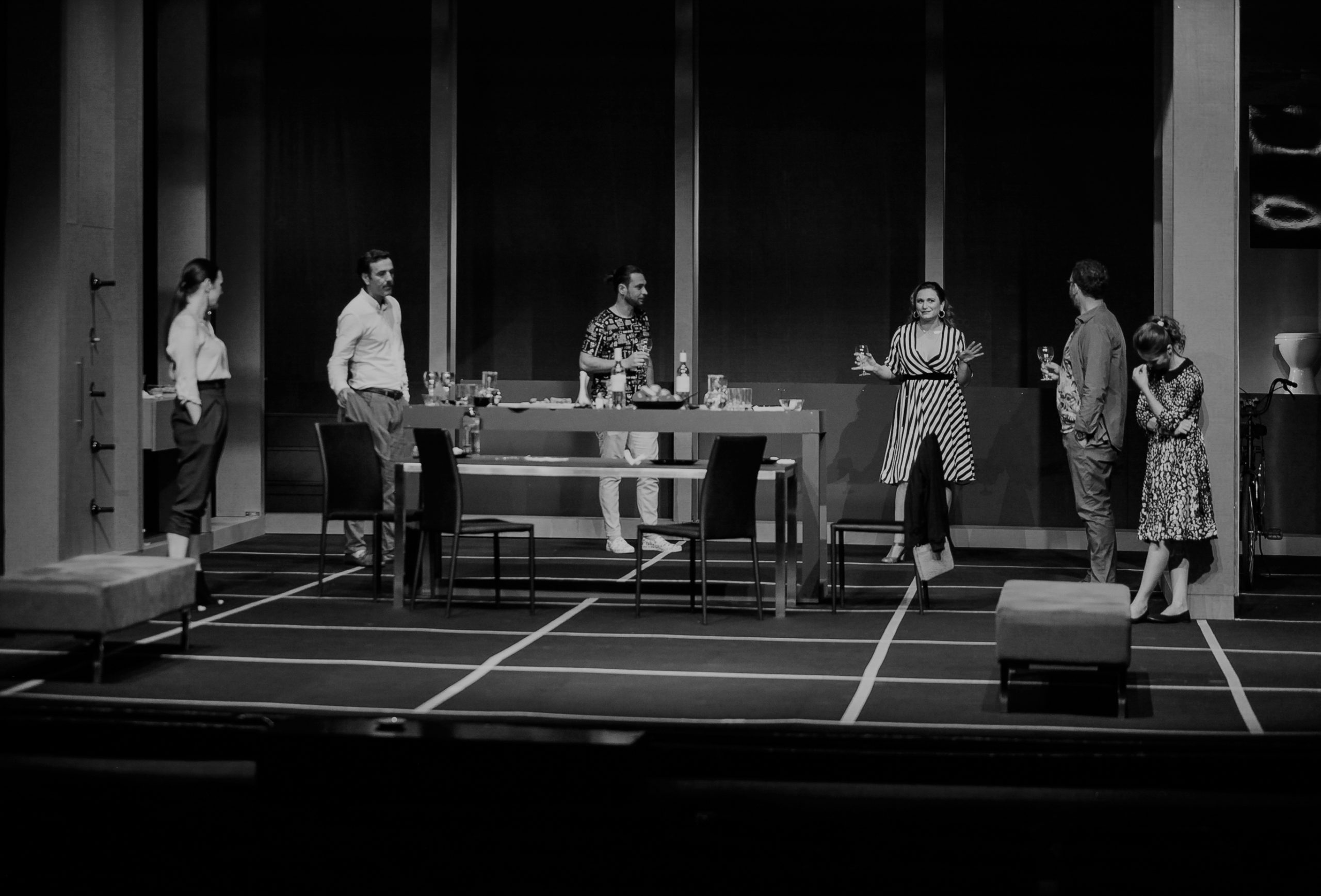 ‘Perfect Strangers’ Scenography